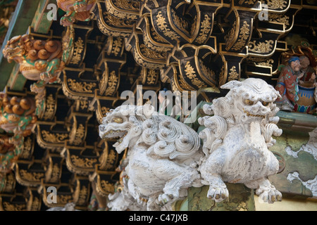 Détail de Yomei-mon embarquement au Tosho-gu Temple, Nikko, Préfecture Tochigi, au Japon. Banque D'Images