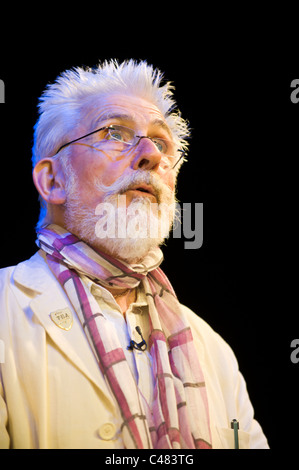 Sir Roy Strong historien de l'art, conservateur de musée, écrivain, animateur et concepteur du paysage photographié à Hay Festival 2011 Banque D'Images