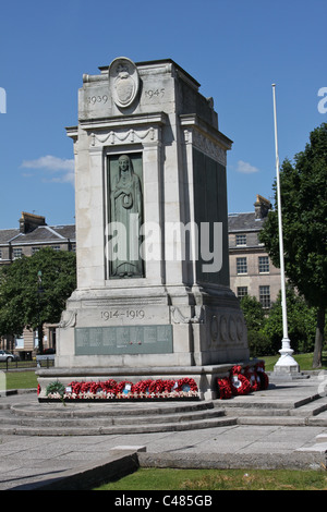 Monument commémoratif de guerre à l'extérieur de l'hôtel de ville de Birkenhead, Hamilton Square, le Merseyside Banque D'Images