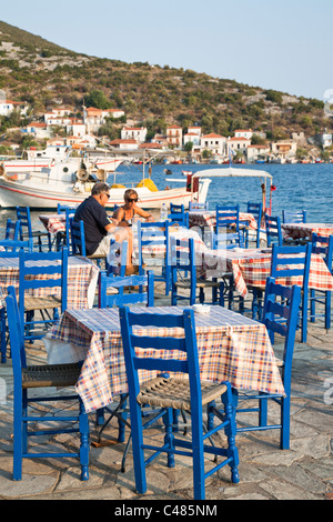 Restaurant en bord de mer, Ayia Kyriaki, le sud de la péninsule Pilion, Grèce Banque D'Images