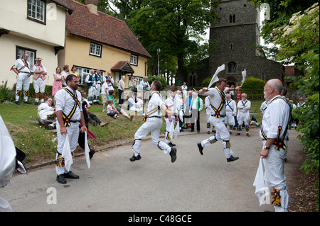 Morris Dancing in Thaxted et villages environnants du North Essex, Angleterre, où le centenaire de la Thaxted Festival Morris Banque D'Images