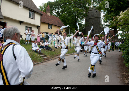 Morris Dancing in Thaxted et villages environnants du North Essex, Angleterre, où le centenaire de la Thaxted Festival Morris Banque D'Images