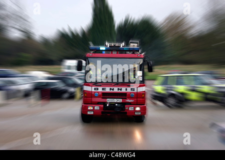 Pompiers répondant à un appel Banque D'Images