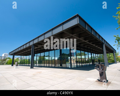 Extérieur de la Neue Nationalgalerie à Kulturforum Berlin, conçu par Ludwig Mies van der Rohe , Berlin, Allemagne Banque D'Images