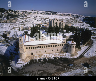 Photographie aérienne de la vieille ville de Tsfat en thr Haute Galilée après tempête de neige Banque D'Images