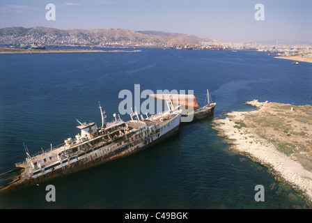 Photographie aérienne des navires coulés dans la baie de Salamine en Grèce Banque D'Images