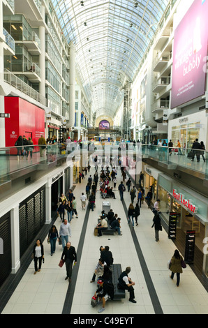 Intérieur de l'Eaton Centre, Toronto, Ontario, Canada Banque D'Images