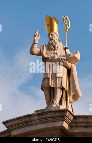 La statue de Saint Blaise sur le toit de l'église de St Blaise est situé dans Old Town, Dubrovnik, Croatie. Banque D'Images