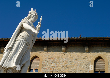 La Statue de la liberté dans la Piazza Liberta à San Marino Banque D'Images