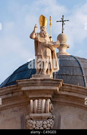 La statue de Saint Blaise sur le toit de l'église de St Blaise est situé dans Old Town, Dubrovnik, Croatie. Banque D'Images