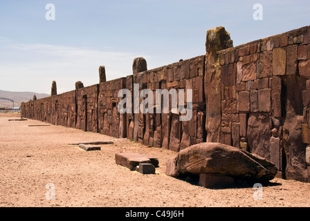 AD 500-900 Tiahuanaco, Kalasasaya, murs de la plate-forme Banque D'Images