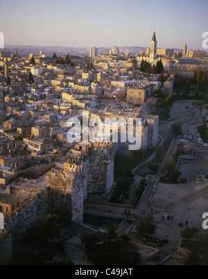 Photo aérienne de la porte de Damas dans la vieille ville de Jérusalem Banque D'Images