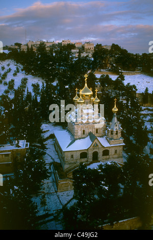 Photo aérienne de l'église de Maria Magdalena sur les pentes du mont des Oliviers à l'hiver Banque D'Images