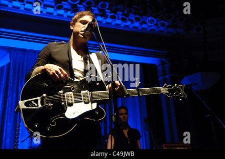 Airborne Toxic Event jouer live à la Newport Music Hall, Columbus, OH le 15 mai 2011 Banque D'Images
