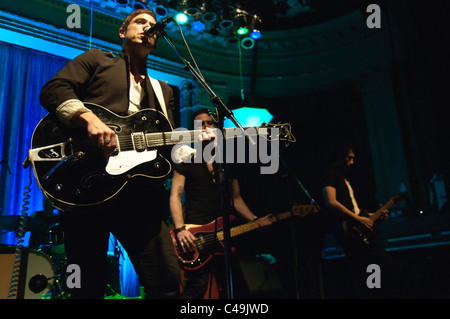 Airborne Toxic Event jouer live à la Newport Music Hall, Columbus, OH le 15 mai 2011 Banque D'Images