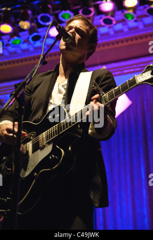 Airborne Toxic Event jouer live à la Newport Music Hall, Columbus, OH le 15 mai 2011 Banque D'Images