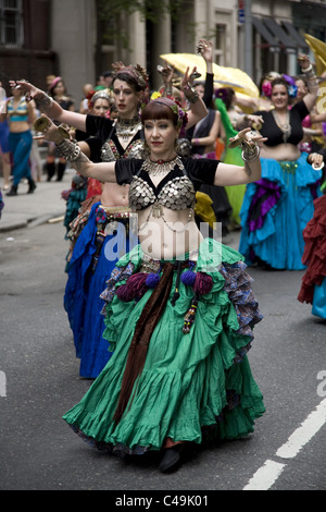 Anuual New York City Parade de danse le long de Broadway à New York City. Banque D'Images