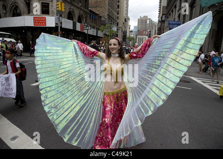 Anuual New York City Parade de danse le long de Broadway à New York City. Banque D'Images