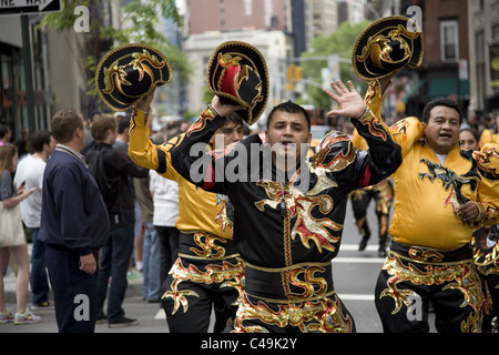 Anuual New York City Parade de danse le long de Broadway à New York City. Banque D'Images