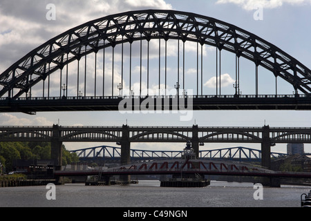 Les ponts du fleuve Tyne Tyne et Wear northern england uk go Banque D'Images