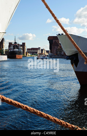 Żuraw, ou la grue, décrites sur l'horizon du côté de la rivière Motlawa à Gdansk, Pologne Banque D'Images