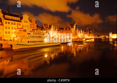 Bord de mer de la vieille ville de Gdansk, Pologne, sur la rivière Motlawa Banque D'Images