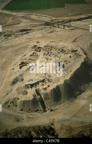 Photographie aérienne du monticule de Be'er Sheva dans le nord du désert du Néguev Banque D'Images