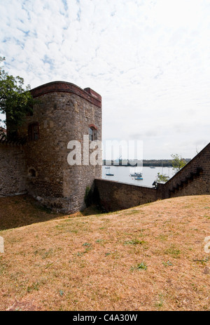 Rivière Medway vu de Château Upnor Banque D'Images