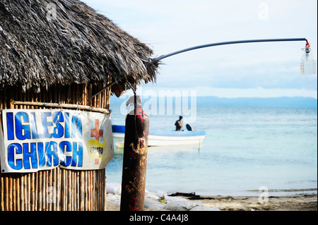 'Floating Bible Schools International', leur église, Nalunega island, San Blas, Panama Banque D'Images