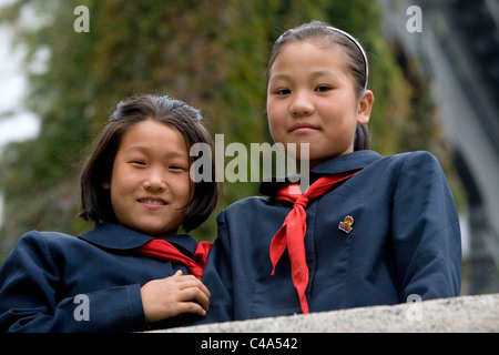 Deux jeunes filles smiling - Pyongyang, RPDC (Corée du Nord) Banque D'Images