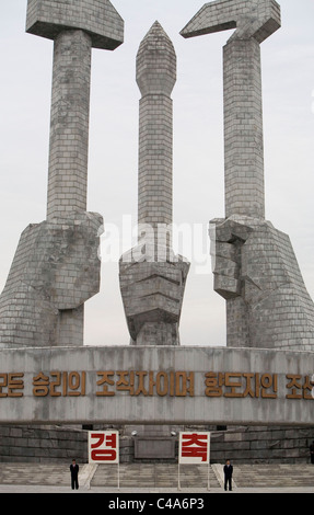 Monument à la fondation du parti le 10 octobre - Pyongyang, RPDC (Corée du Nord) Banque D'Images