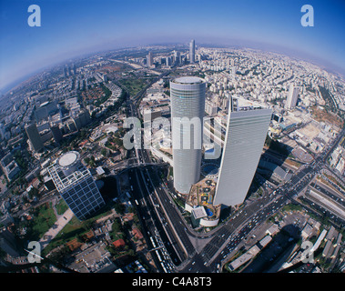 Photographie aérienne du tours Azrieli avec un grand angle Banque D'Images