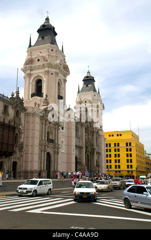Basilique-cathédrale de la Plaza Mayor et la Plaza de Armas de Lima, Pérou. Banque D'Images