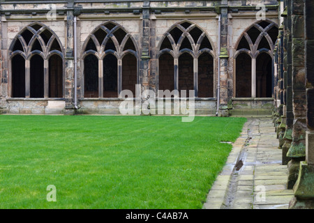 Vue sur le cloître de la cathédrale de Durham en Angleterre Banque D'Images