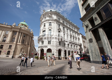 Avec le Café Griensteidl Michaelerplatz et la maison de Loos, Vienne, Autriche. Photo:Jeff Gilbert Banque D'Images