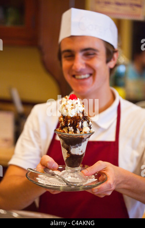 Sundae à l'historique Leopold ice cream shop, Savannah, Géorgie Banque D'Images