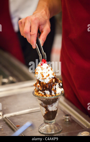 Sundae à l'historique Leopold ice cream shop, Savannah, Géorgie Banque D'Images