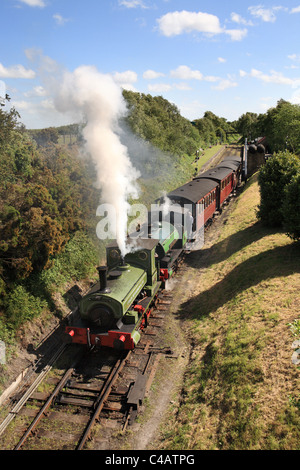 Départ du train à double tête Andrews House station Gare Tanfield, Angleterre du Nord-Est, Royaume-Uni Banque D'Images