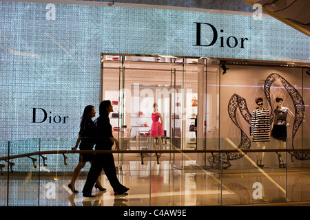 Singapour, Singapour, Orchard Road. Boutique Dior dans l'ION Ochard Mall. Banque D'Images