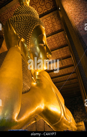 Thaïlande, Bangkok. Statue de Bouddha couché du Wat Pho. Banque D'Images