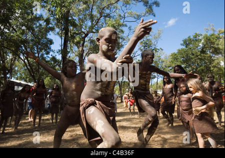 L'Australie, Queensland, Laura. Troupe de danse autochtones au Festival de danse autochtones Laura. Banque D'Images