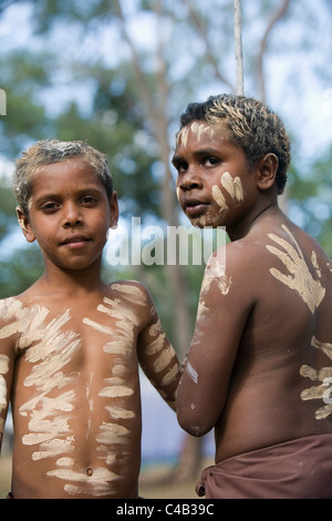 L'Australie, Queensland, Laura. Les jeunes danseurs autochtones au Festival de danse autochtones Laura. Banque D'Images