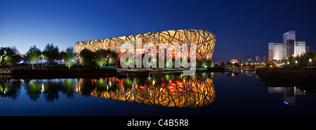 De l'extérieur du stade olympique, Datun, Beijing, Chine par nuit Banque D'Images