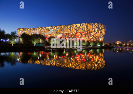 De l'extérieur du stade olympique, Datun, Beijing, Chine par nuit Banque D'Images