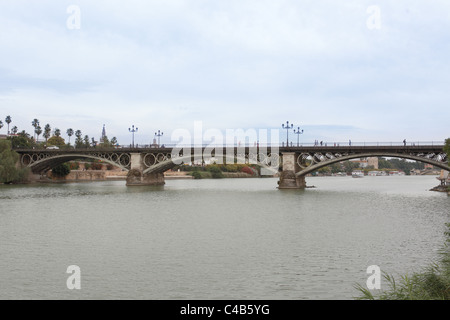 Pont de Séville 'Puente Isabel II' Banque D'Images