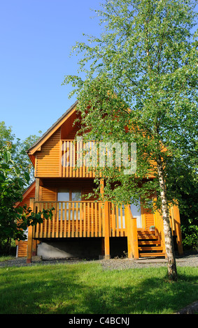 Log cabin sur un temps d'été Banque D'Images