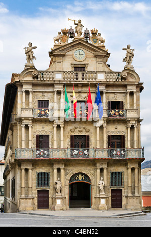 L'Hôtel de ville de style baroque (Ayuntamiento) dans la vieille ville (Casco Viejo), Pampelune, Navarre, Espagne Banque D'Images