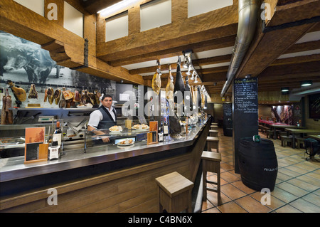 Bar à tapas dans la vieille ville (Casco Viejo), Pamplona, Navarra, Espagne Banque D'Images