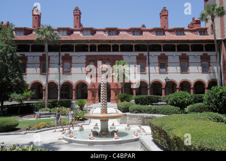 St Saint Augustine Floride, Flagler College, ancien Hôtel Ponce de Leon, cour, fontaine, bâtiment, les visiteurs Voyage voyage touristique terre de tourisme Banque D'Images