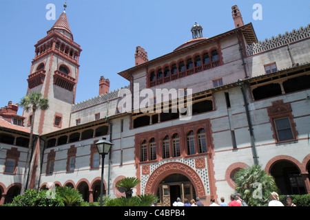 St Saint Augustine Floride, Flagler College, ancien hôtel Ponce de Leon, cour, bâtiment, groupe, entrée, devant, les visiteurs voyage touristique Banque D'Images